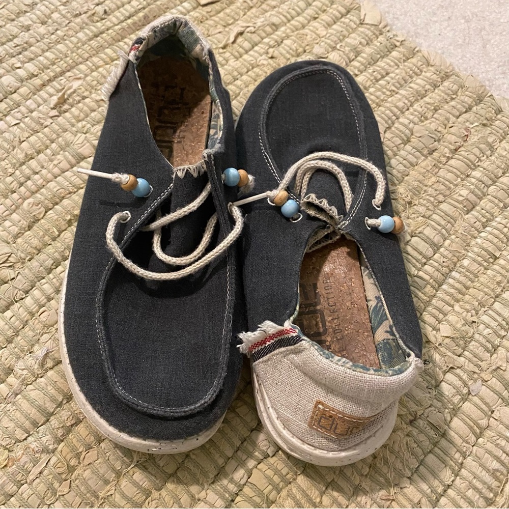 Navy HEY DUDE Slip-On Shoes Women’s Size 9